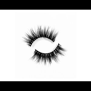 Plush Beauty Mink 3D Strip Lashes in Lush